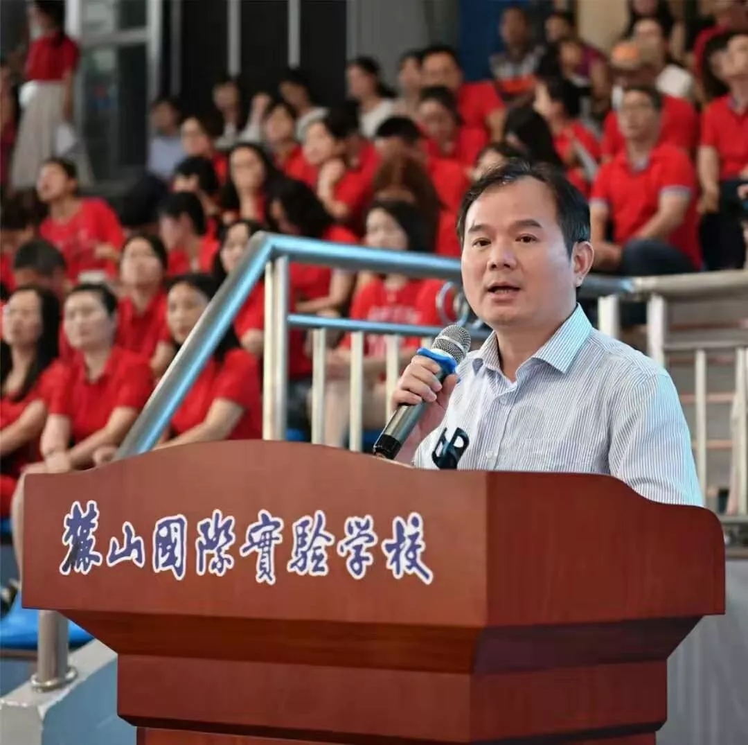 麓山国际实验学校校长邓智刚