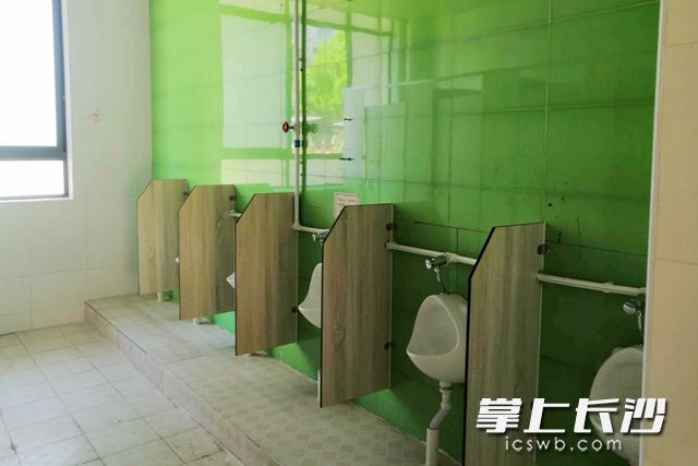 图为湖南师大附中高新实验中学厕所改造完成后。通讯员 边润鹏