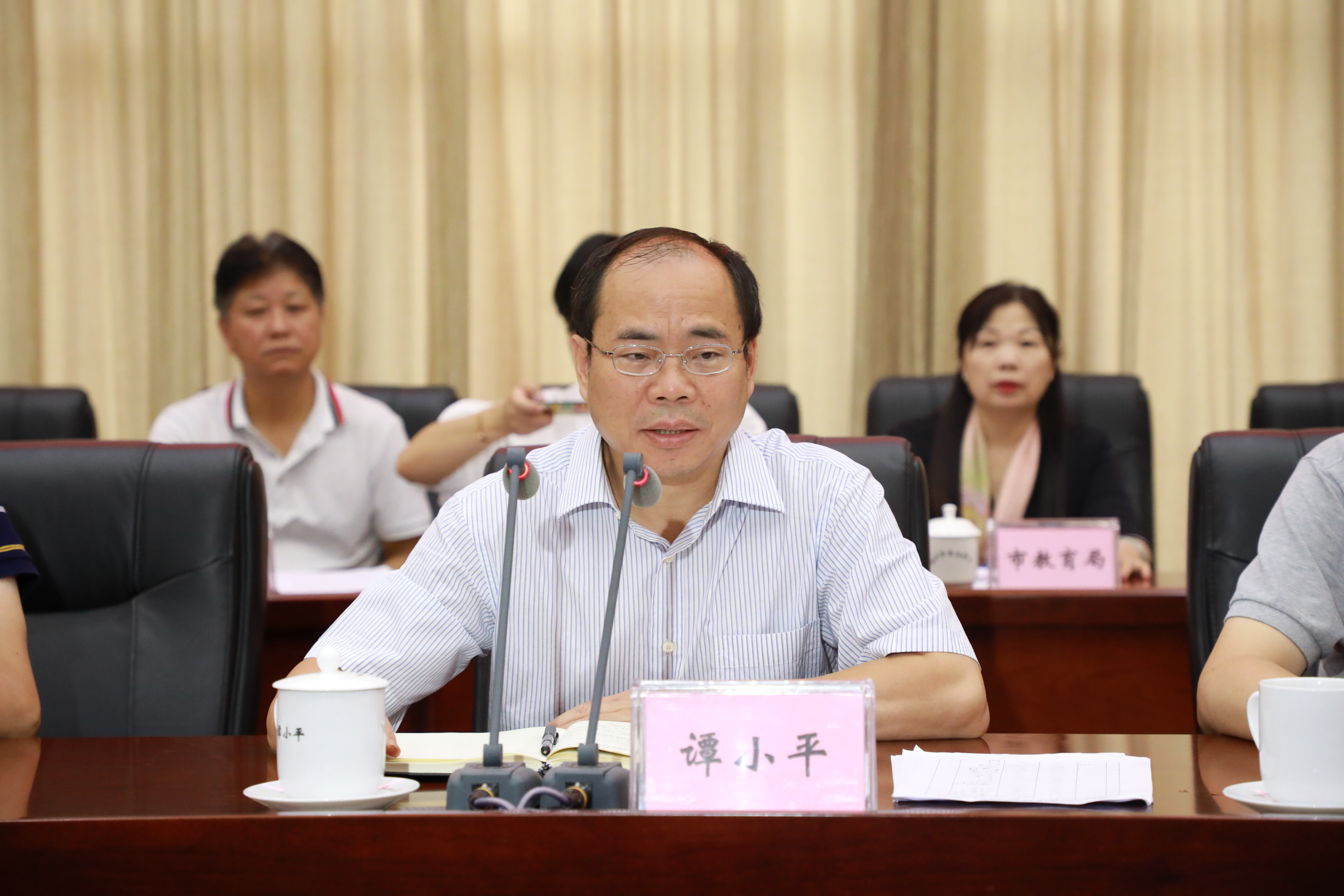 市委常委、市委统战部部长、市优化营商环境工作领导小组办公室主任谭小平在会上讲话，对做好营商环境“国考”准备工作提出要求。