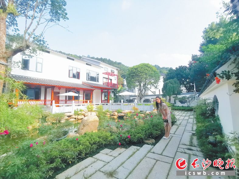 石燕湖村内，“大家小院”民宿玩起了江南园林风，开业不久便成为“网红”。 长沙晚报通讯员 熊其雨 摄