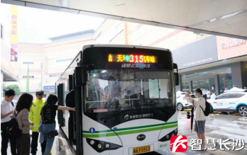 图为长沙315路智慧公交车