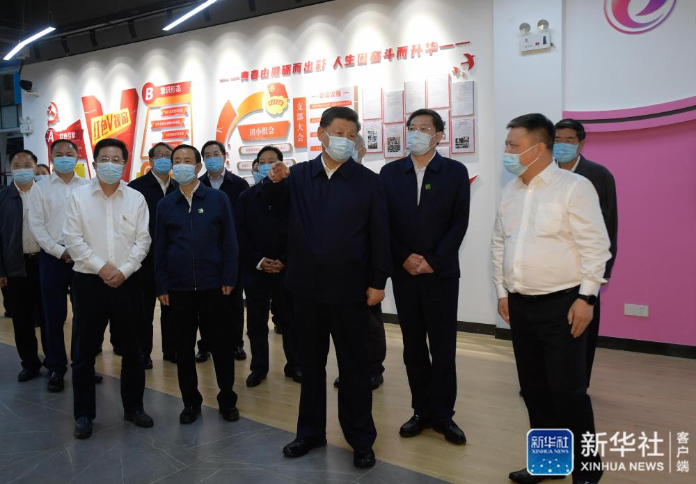 9月16日至18日，中共中央总书记、国家主席、中央军委主席习近平在湖南考察。这是17日下午，习近平在马栏山视频文创产业园，考察园区开展企业党建和内容生产、技术研发、人才培养等。新华社记者 李学仁 摄