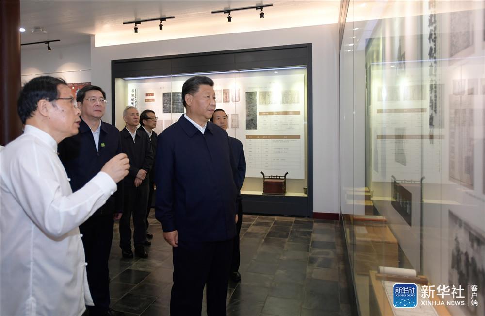 9月16日至18日，中共中央总书记、国家主席、中央军委主席习近平在湖南考察。这是17日下午，习近平在湖南大学岳麓书院考察调研，了解人才培养、文化传承等情况。新华社记者 李学仁 摄