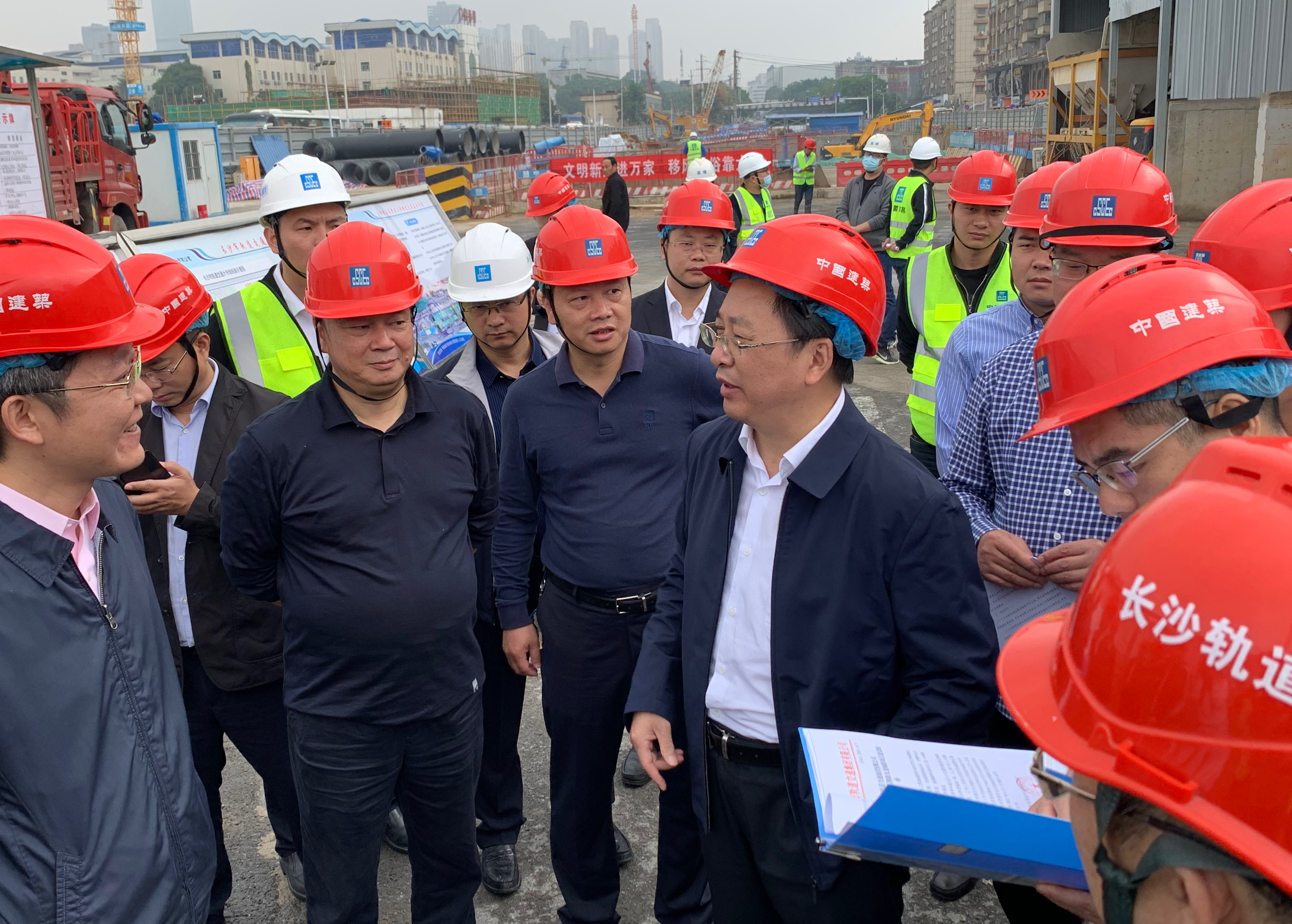 24日，副市长谭勇率队深入地铁、在建项目和自来水厂开展安全生产检查。长沙晚报全媒体记者 陈焕明 摄
