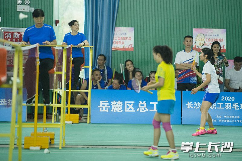 本次活动共设男双、女双、混双三个项目冠亚季军。