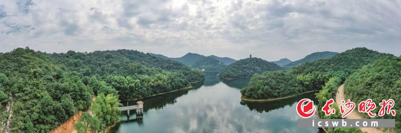 作为圭塘河的源头，位于雨花区跳马镇的鸭巢冲水库四周青山环绕，风景宜人。