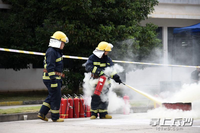 9月30日，芙蓉区微型消防站大比武在苏宁物流园举行。均为长沙晚报全媒体记者 刘琦 摄