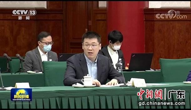 ▲10月15日,拼多多CEO陈磊(前排发言者)作为惟一的特邀企业代表,受邀参加全国政协双周协商座谈会,提出培养数字农业电商人才、制订农产品分级分类标准等解决农产品销售难的建议。(图片来源:央视《新闻联播》) ▲10月15日,拼多多CEO陈磊(前排发言者)作为惟一的特邀企业代表,受邀参加全国政协双周协商座谈会,提出培养数字农业电商人才、制订农产品分级分类标准等解决农产品销售难的建议。(图片来源:央视《新闻联播》)