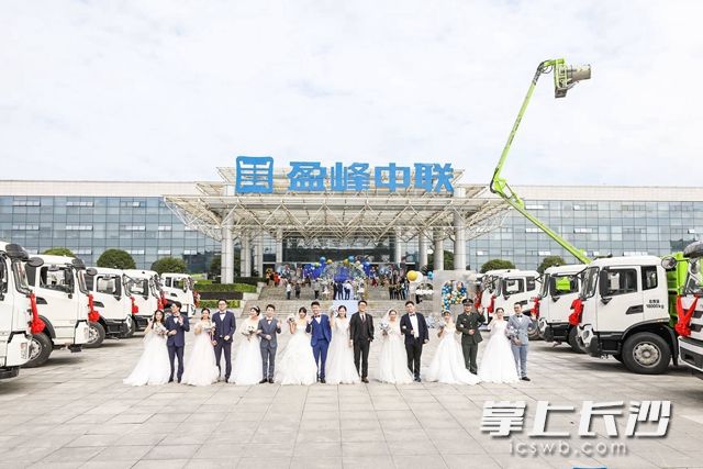 智能高炮车、多功能抑尘车、洗扫车、清洗车、落叶扫路车等“婚车”气势宏大。通讯员 供图
