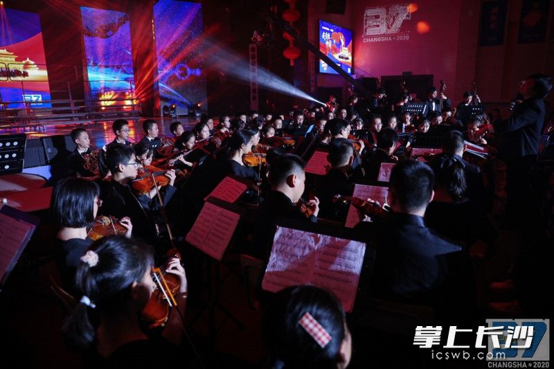 长郡中学交响乐团全程提供颁奖典礼音乐伴奏。