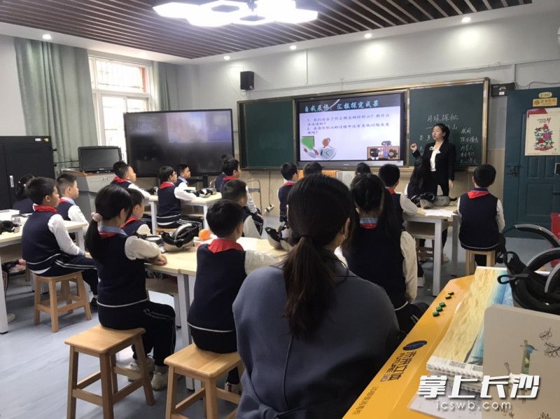 智慧课堂展示。 智慧课堂展示。