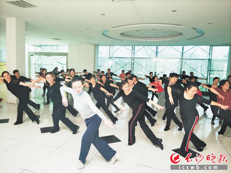 免费舞蹈培训吸引了不少心怀艺术梦想的市民。长沙市群艺馆供图
