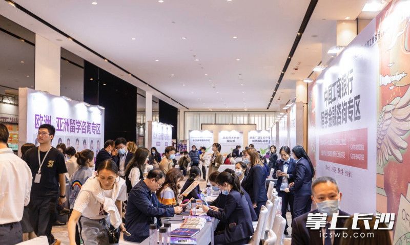 留学展人气爆棚。照片由通讯员梁坤提供 留学展人气爆棚。照片由通讯员梁坤提供