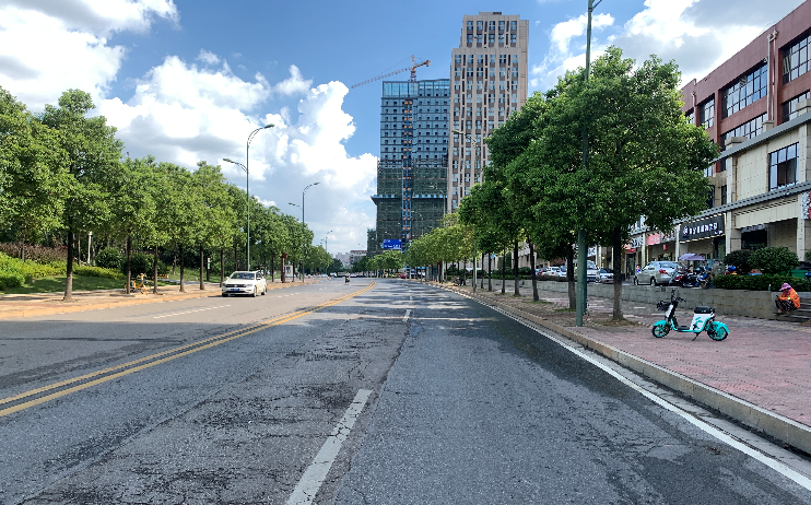 腾辉中路改造前(路面)。