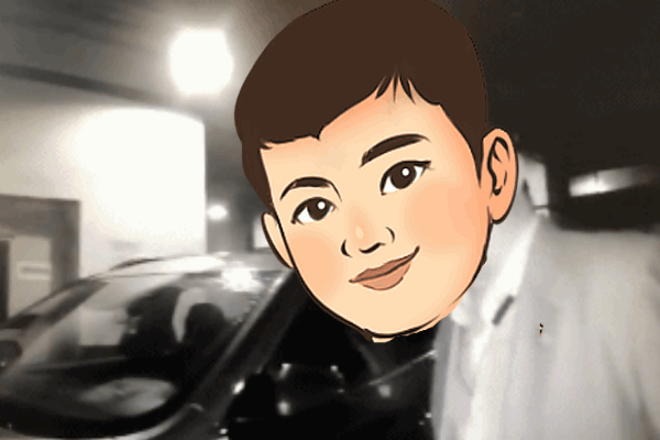 民警迅速将试图逃逸的梁某截停。面对民警问询,梁某自称“法院法警”。 民警迅速将试图逃逸的梁某截停。面对民警问询,梁某自称“法院法警”。