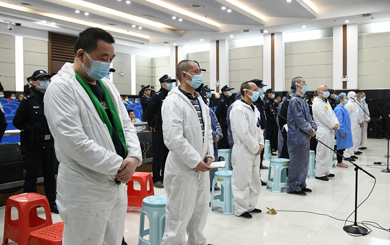 11月12日、13日，长沙市开福区人民法院公开审理被告人郑波、黄琦等18人犯组织、领导、参加黑社会性质组织罪一案。均为长沙晚报通讯员罗晓摄
