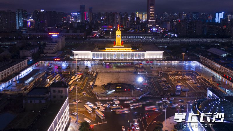 11月25日晚拍摄 邹麟 摄 11月25日晚拍摄 邹麟 摄