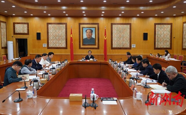 (11月25日下午，省委书记许达哲主持召开我省“十四五”规划建议起草情况汇报会。 湖南日报记者 赵持 摄)