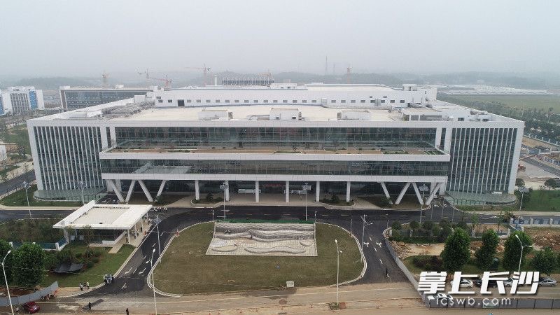 长沙智能终端产业双创孵化基地项目去年建成投产，是目前长沙已投产单体面积最大多层厂房。均为长沙晚报全媒体记者 王志伟 摄