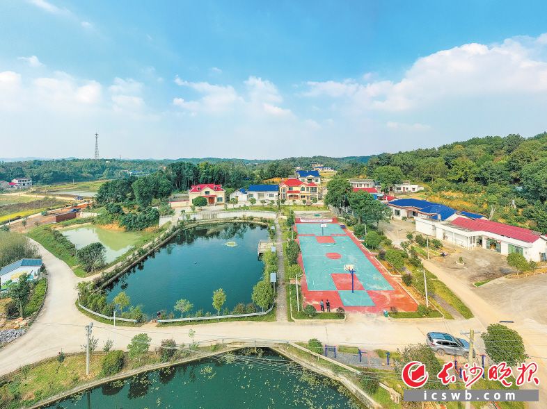 行走长沙广袤乡村，“强富美”的愿景正在变成现实。图为宁乡市喻家坳乡湖溪塘村建设的美丽屋场。