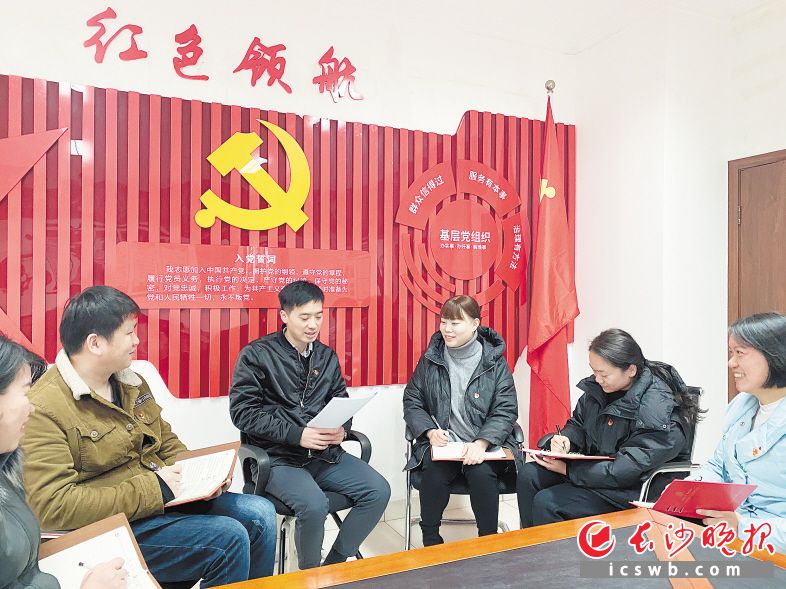 雨花区东山街道创新“六方协商”机制，大伙群策群力推进社区建设。张君 摄