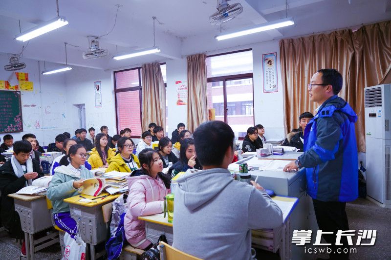 学生们说，支教老师并没有将支教当作任务来完成，而是真正在育人。