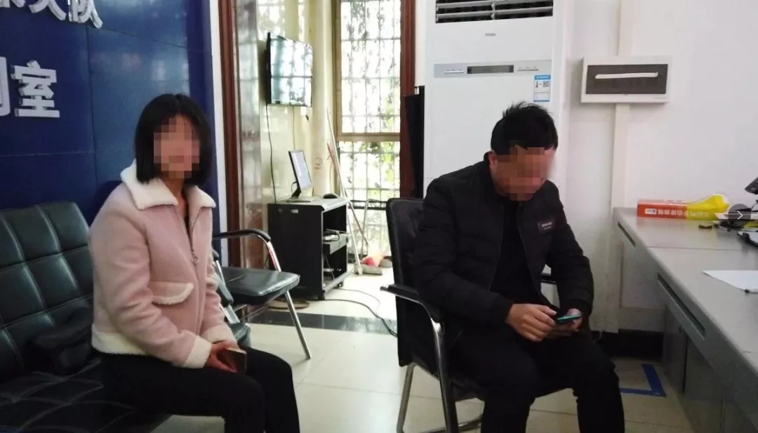 △16日,两人到队部接受调查 △16日,两人到队部接受调查