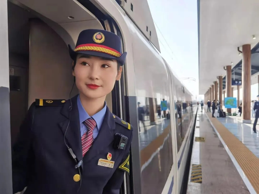 平潭开往福州G5322次列车长吴园。