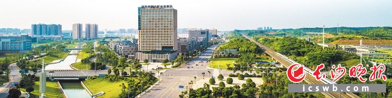 以绿色为底色，以智能拼未来，雨花经开区积极抢占先进制造业的“智”高点。雨花经开区供图