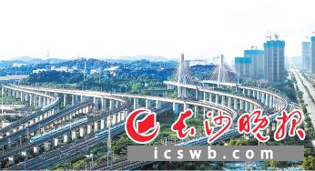 雨花重点片区建设气势如虹，高铁新城片区积极融入自贸区建设大潮，铺排的44个建设项目快马加鞭。雨花区委宣传部供图