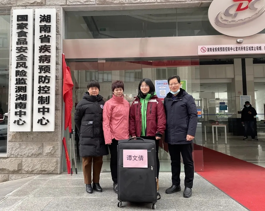 90后谭文倩是调查队中的一员。医院 供图