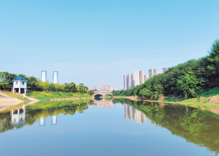 龙王港梅溪湖东段碧波荡漾。