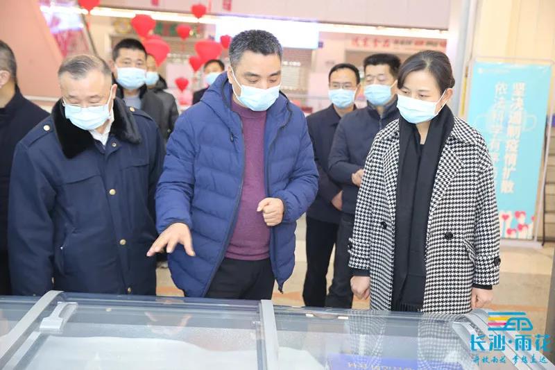 刘素月在云冷一号冷链市场督查疫情防控工作。