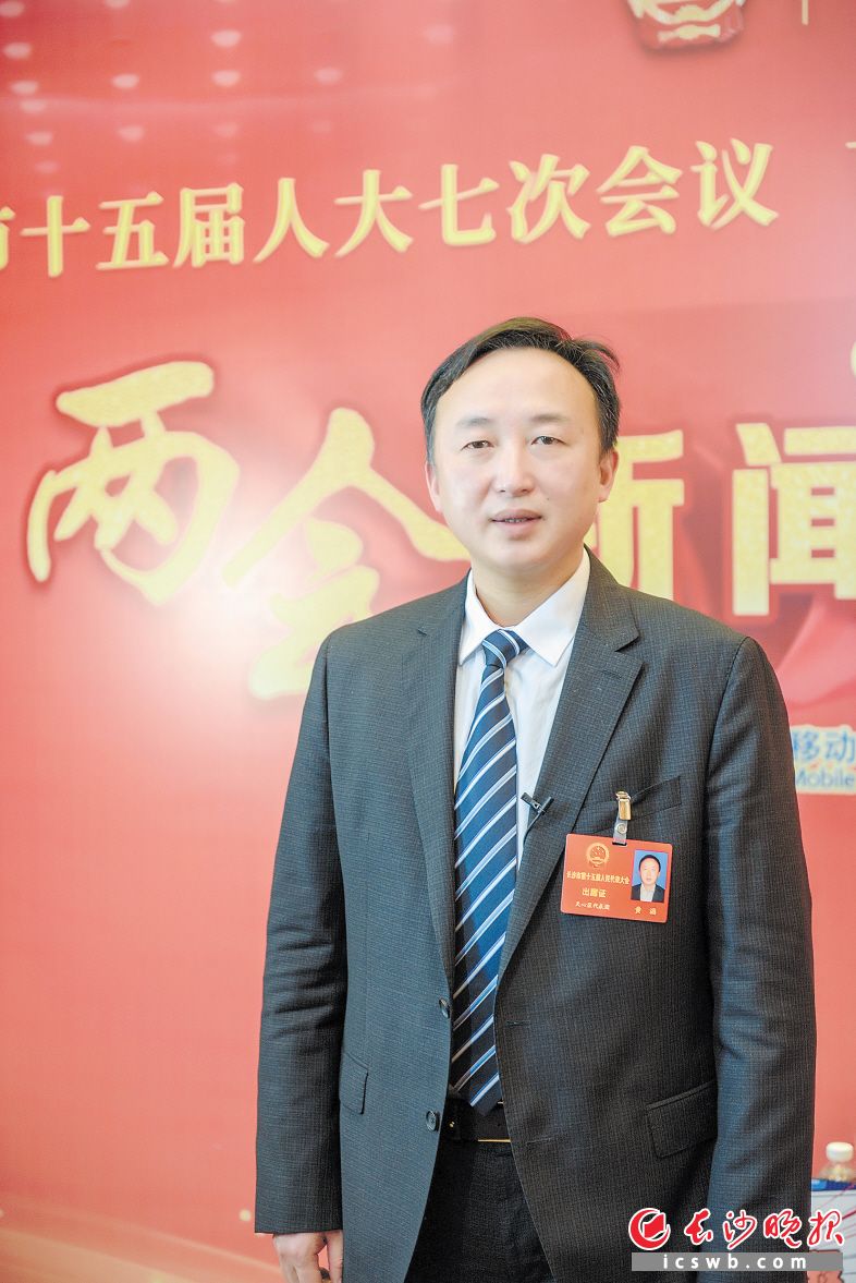 黄滔
