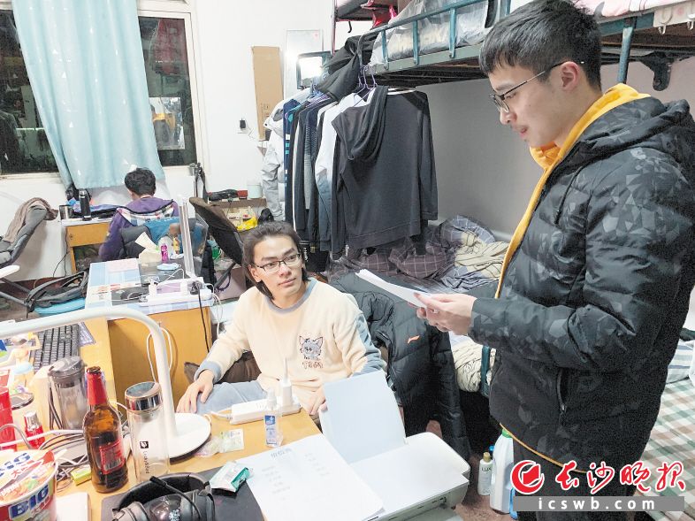 休息时间承接“业务”的打印社。