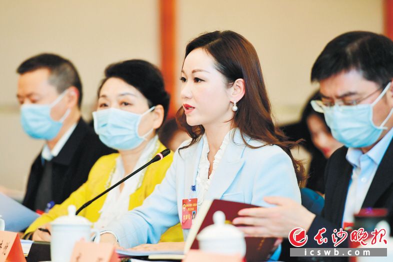 1月19日，政协长沙市第十二届委员会第五次会议举行联组讨论会，与会委员积极建言献策。 长沙晚报全媒体记者 王志伟 摄