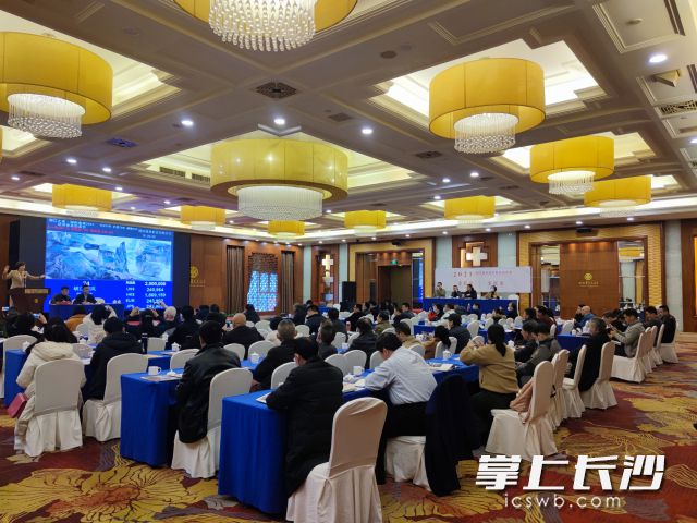 1月21日，湘江之夜·湖南逸典2021迎春保真拍卖会在潇湘华天大酒店举行。