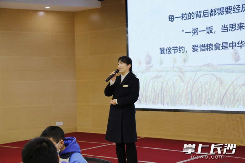 博物馆馆长张璎与同学们分享心得