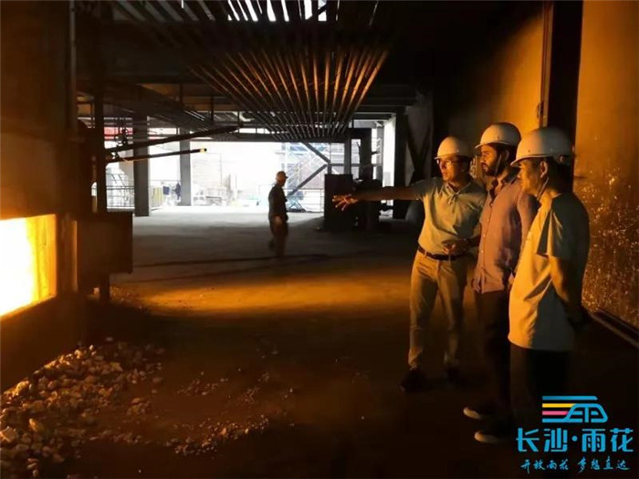 带着南非同事参观。