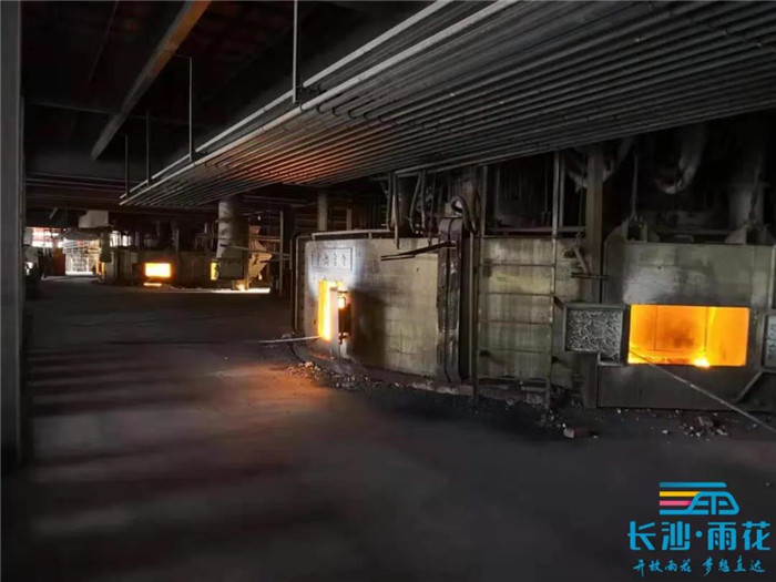中国热矿炉。

