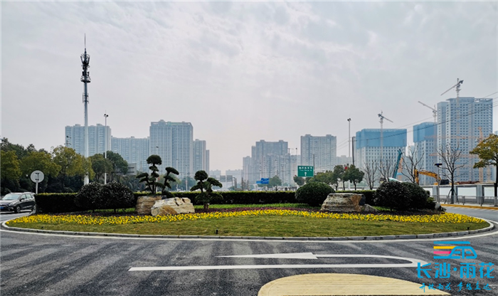 湘绣路口街角花园。