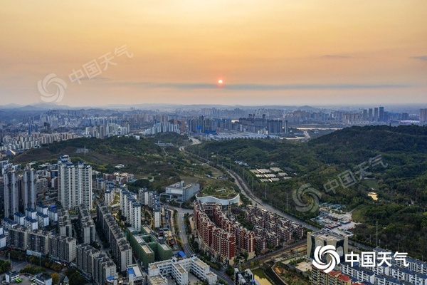昨天，广西南宁天气晴朗，阳光“上线”
