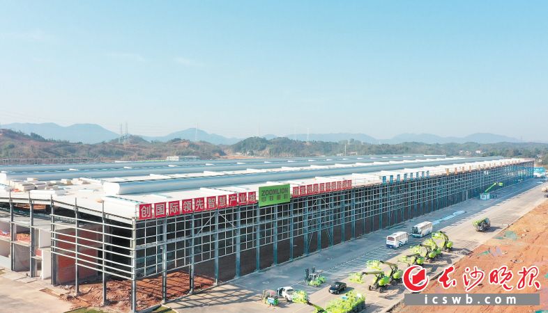 中联智慧产业城挖掘机械智能制造园区六大厂房主体工程已全部完工，预计6月30日开园。长沙晚报通讯员 张恬 供图