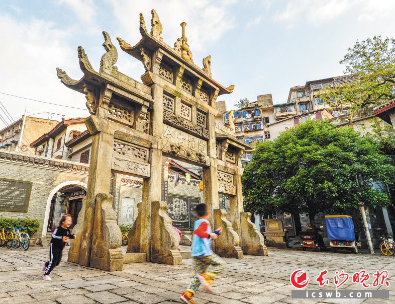 长沙持续深入开展老旧小区、老街老巷改造，天心区西文庙坪片区实现华丽蝶变。长沙晚报全媒体记者 邹麟 摄