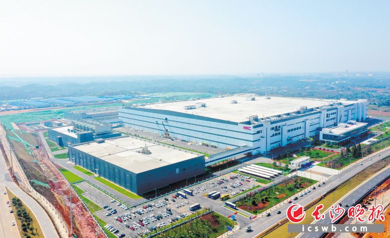 长沙惠科项目总投资320亿元，建成达产后，年产值可达260亿元以上，年税收将超过22亿元。邓霞林 摄