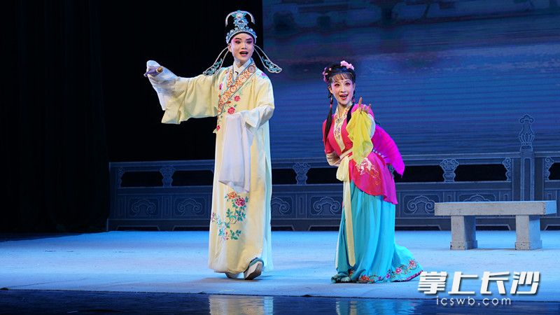 近年来，长沙各市属文艺院团放手让年轻演员挑大梁，深受观众与专家肯定。图为花鼓戏《送表妹》剧照。市花鼓戏保护传承中心供图