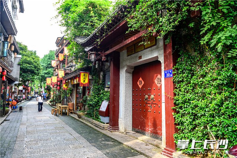 都正街老剧院如今成为市民看戏搞活动的好去处。长沙晚报全媒体记者 陈飞 摄