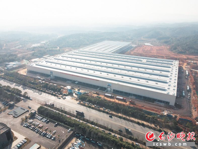 位于宁乡高新区的三一中起产业园已经正式投产。长沙晚报全媒体记者 邓迪 摄