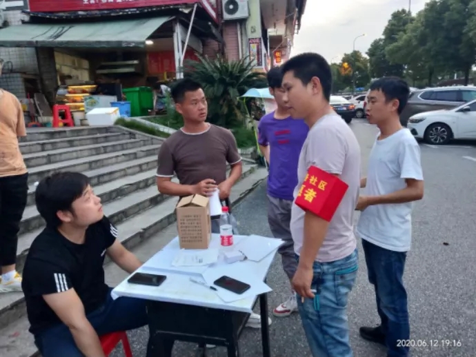 ▲星沙街道将23个社区多名原本分散在多个部门网格的治理力量统一聘为社区专职平安员，全部进入全区172个社会治理网格。
