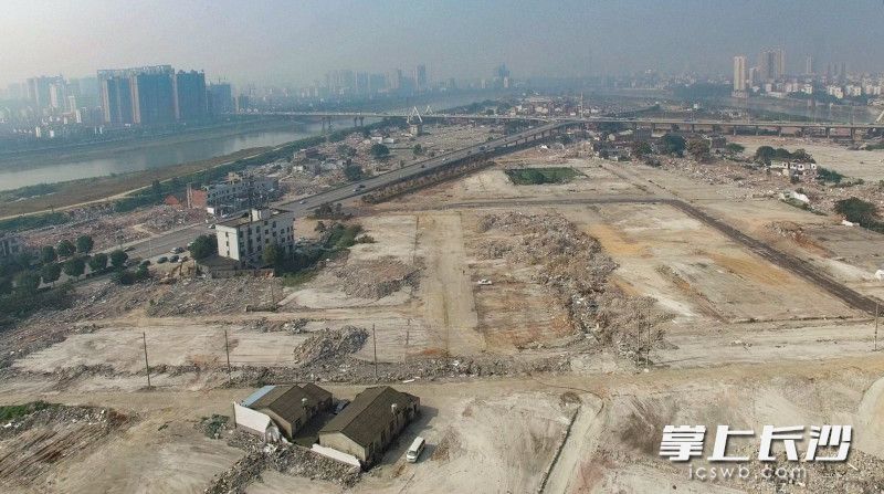 2015年10月20日，包括鸭子铺在内的朝正垸“城中村”136万平方米违建已基本清零。罗杰科 摄
